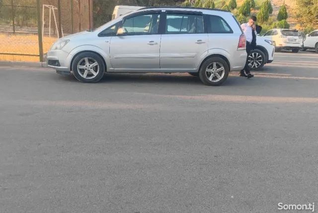 Opel Zafira 2006 · 1.6 MT