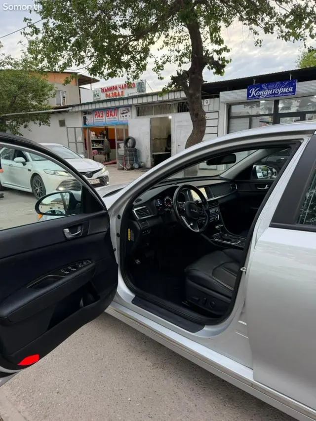 Kia K5 2019 · 2.4 AT