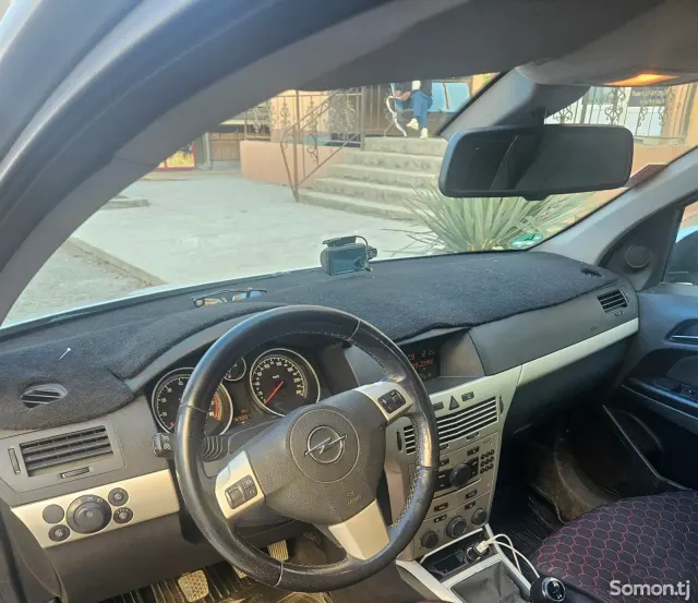 Opel Astra H 2007 · 1.6 MT