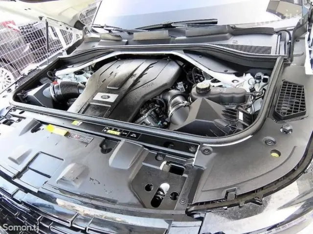 Land Rover Range Rover 2023 · 4.4 AT