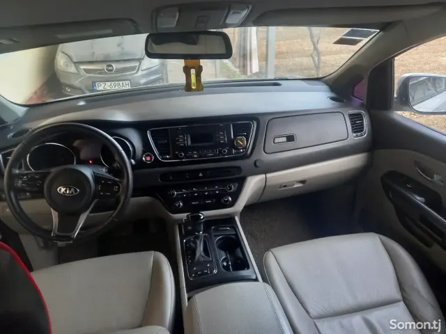 Kia Carnival 2016 · 2.2 AT