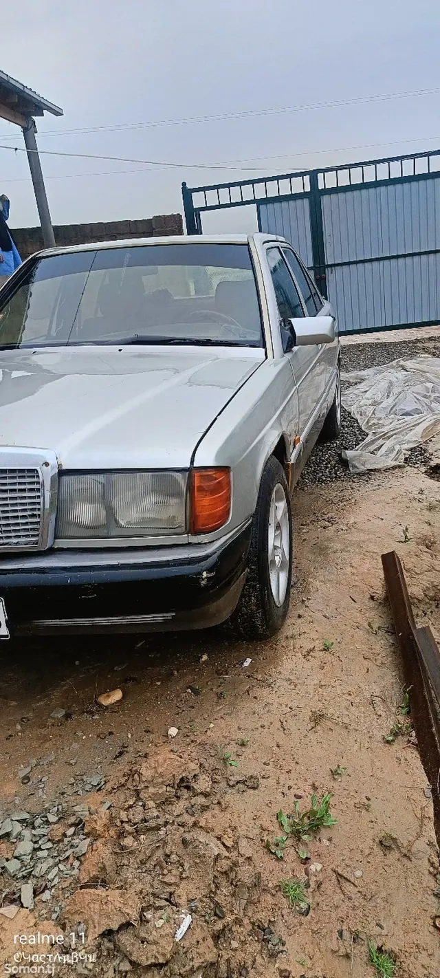Mercedes-Benz W201 1990 · 1.8 MT
