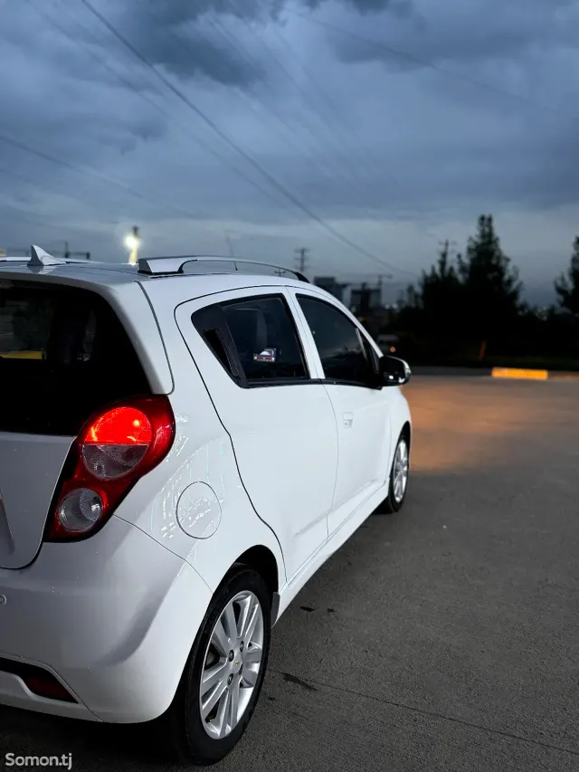 Chevrolet Spark 2014 · 1.2 AT