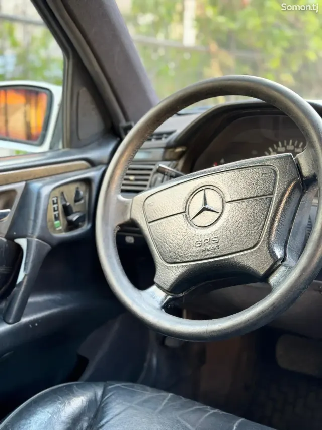 Mercedes-Benz E class 1997 · 2.3 AT