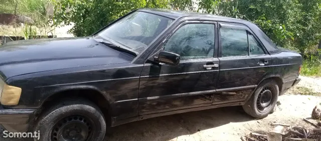 Mercedes-Benz W201 1988 · 1.8 MT