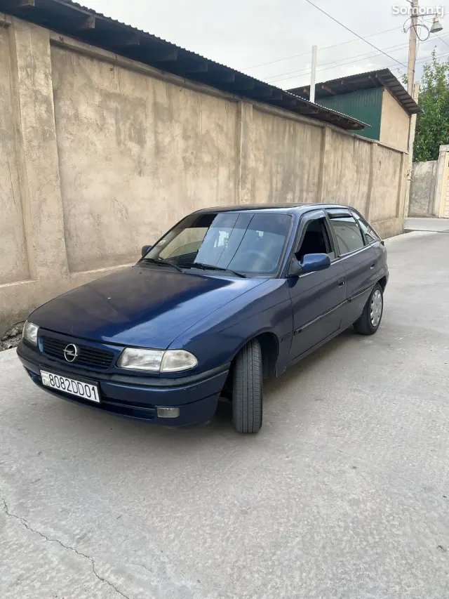 Opel Astra F 1995 · 1.6 MT