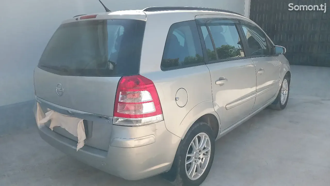 Opel Zafira 2008 · 1.8 MT