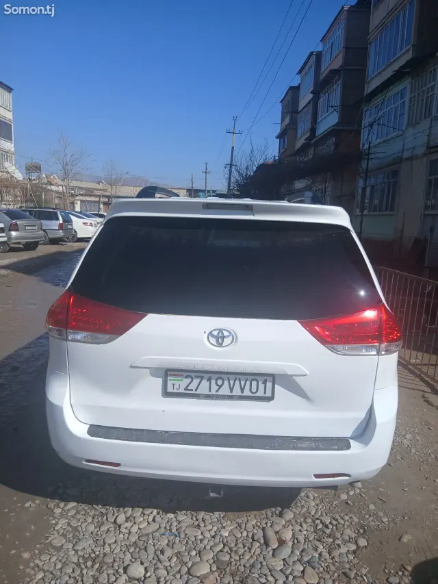Toyota Sienna 2014 · 3.5 AT