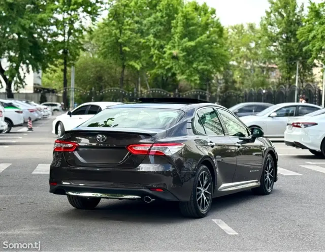 Toyota Camry 2018 · 2.5 AT