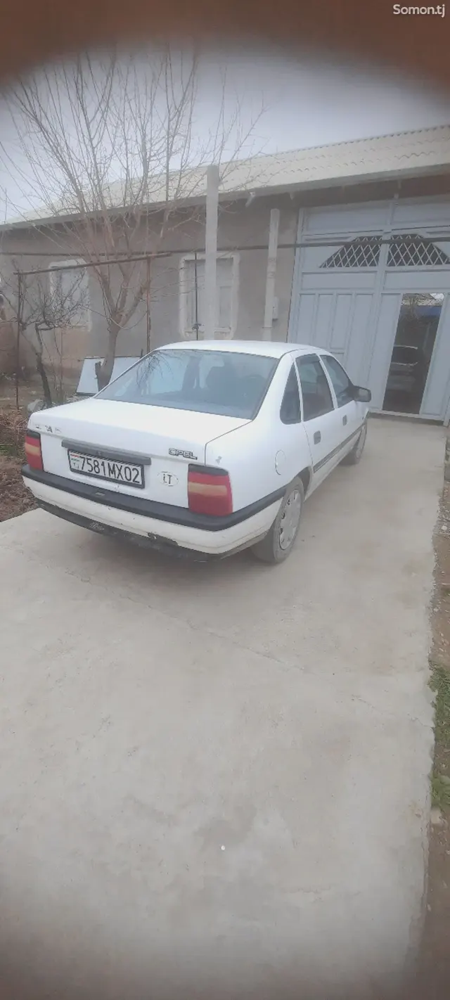 Opel Vectra A 1988 · 1.6 MT