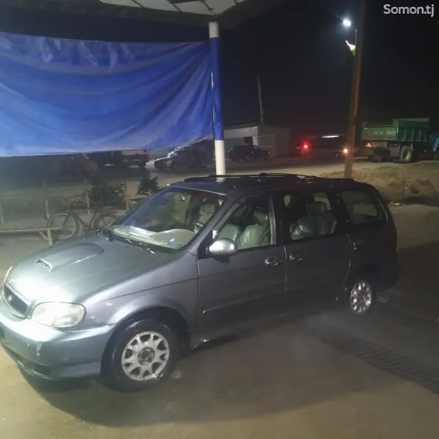 Kia Carnival 2000 · 2.9 MT
