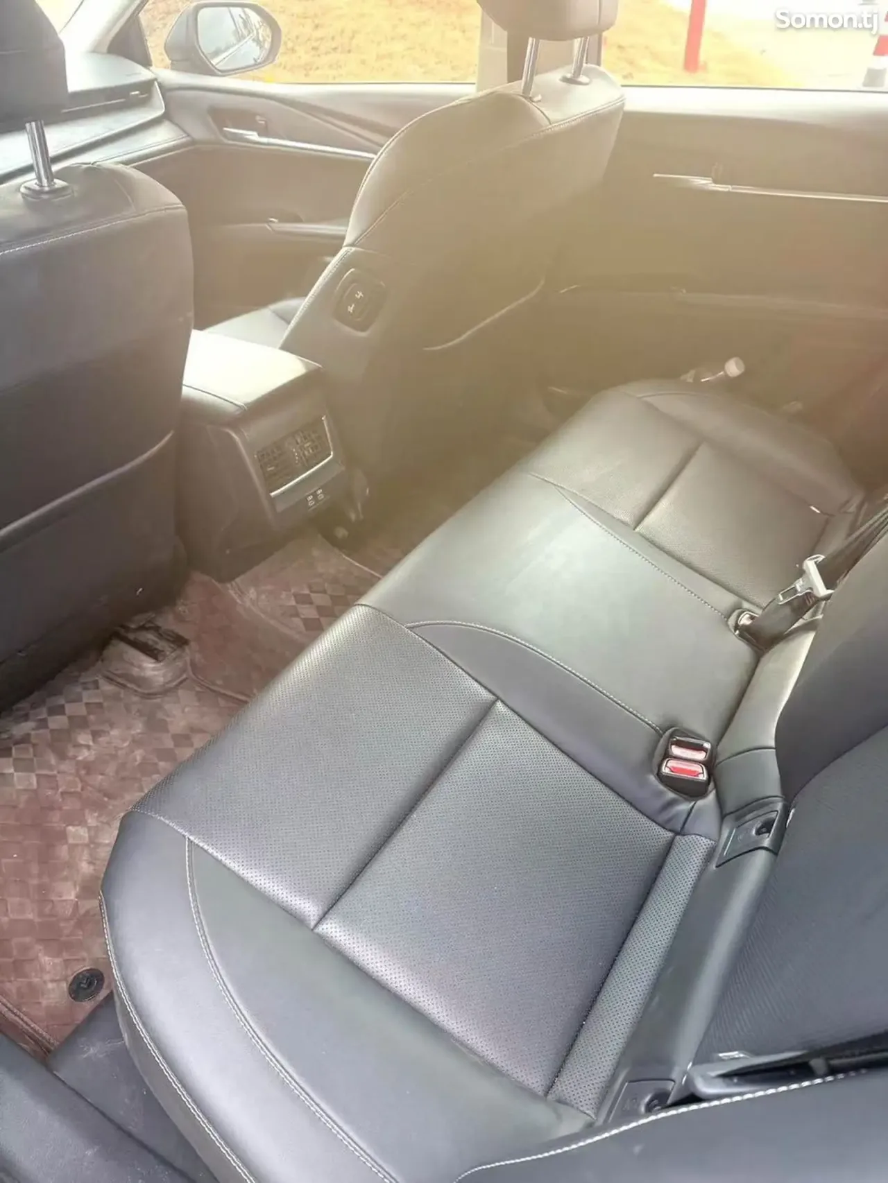 Toyota Camry 2025 · 2.0 AT