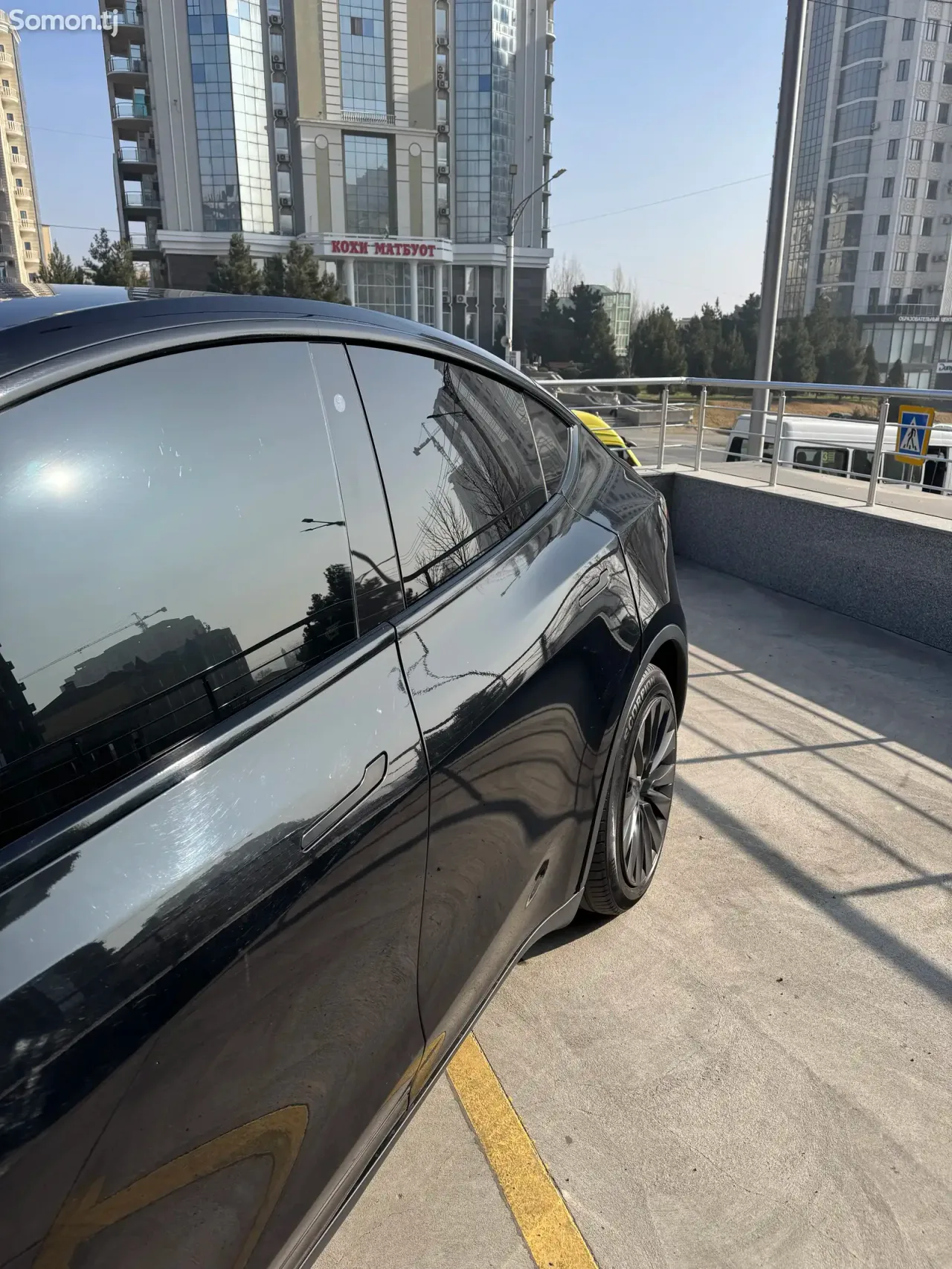 Tesla Model Y 2020 · AT