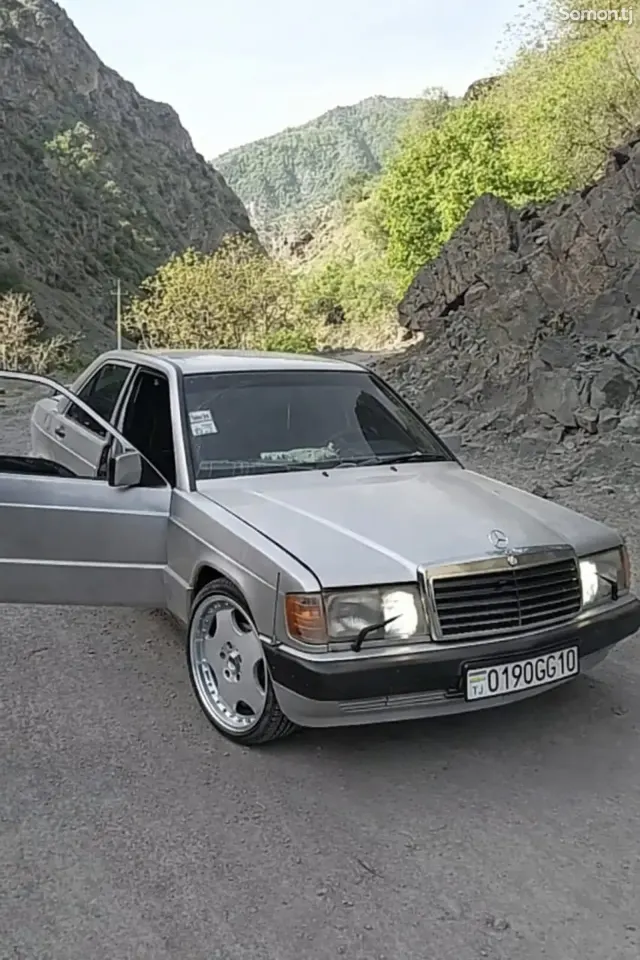 Mercedes-Benz W201 1990 · 2.3 MT