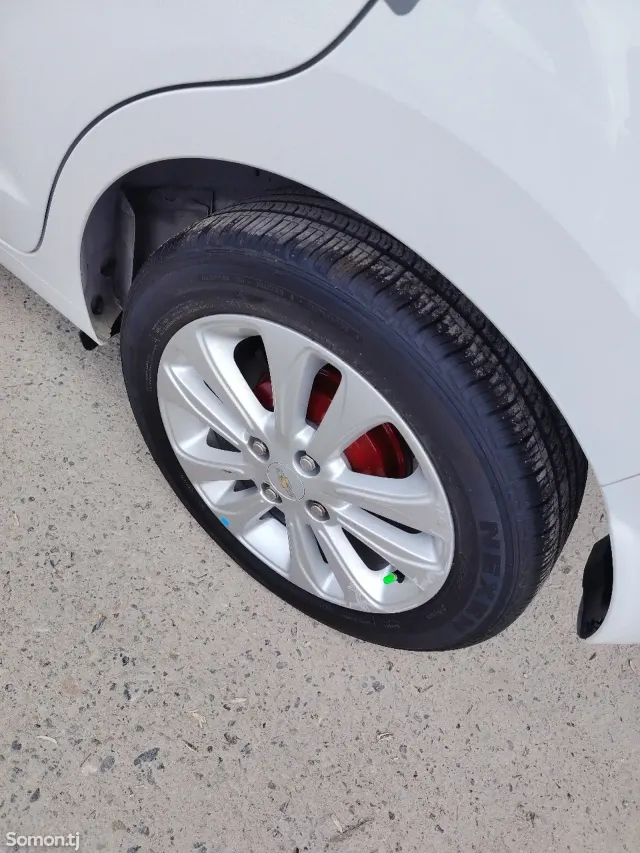 Chevrolet Spark 2015 · 1.0 AT