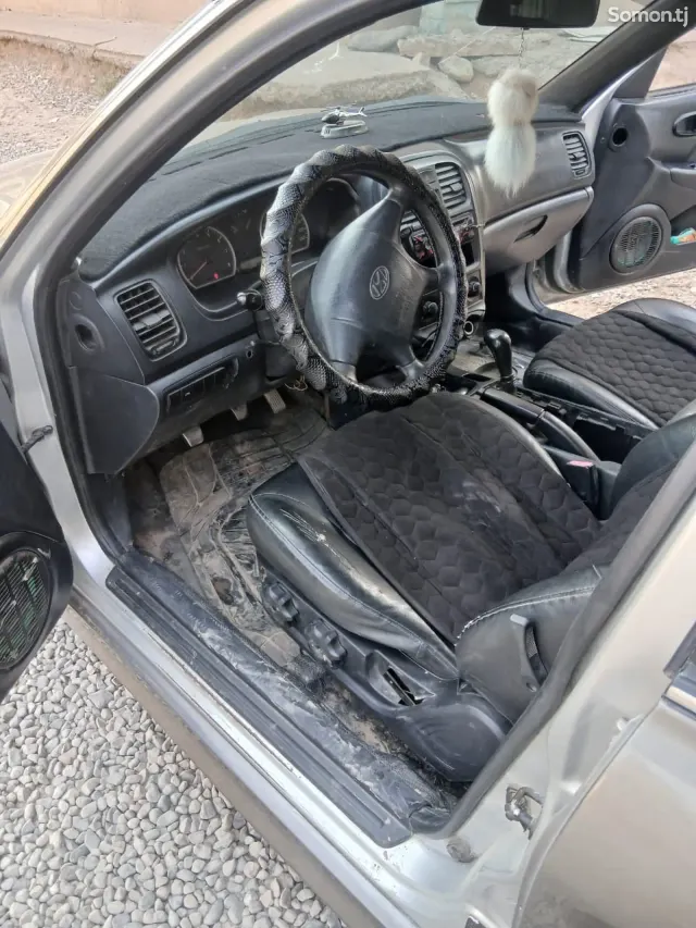 Hyundai Sonata 2004 · 1.6 MT