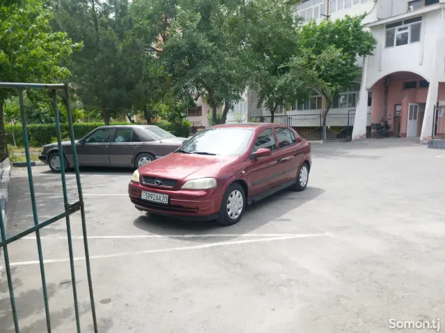 Opel Astra G 1998 · 1.6 MT