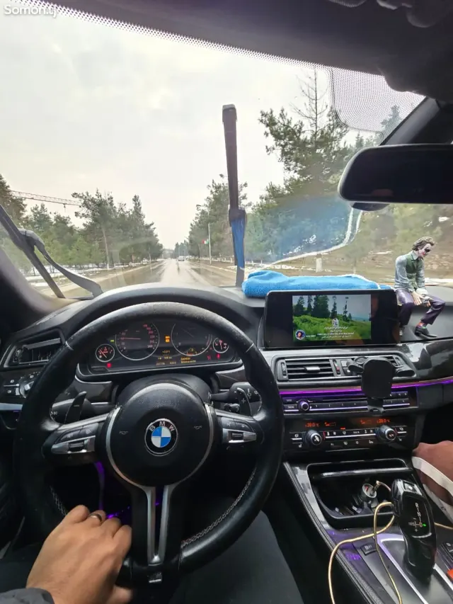 BMW M5 2012 · 2.0 AT