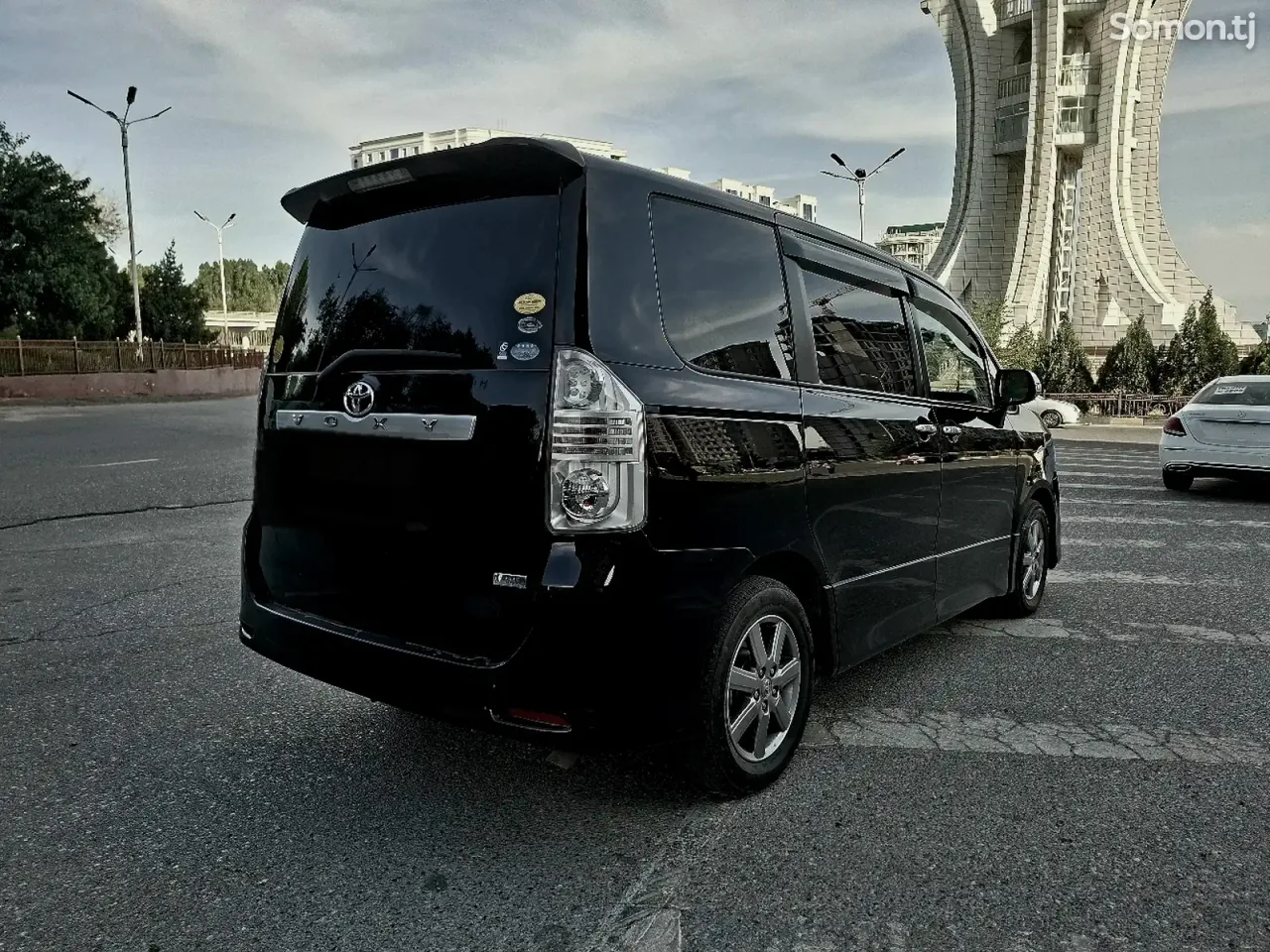 Toyota Voxy 2009 · 2.0 AT