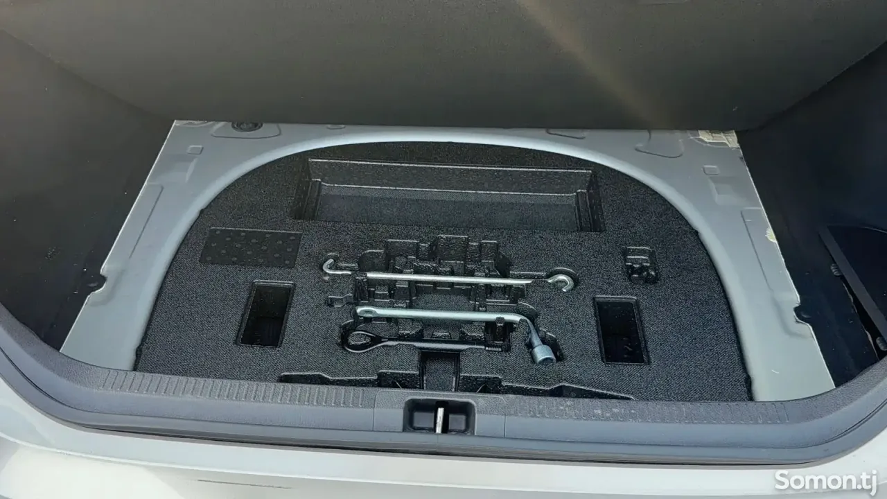 Toyota Camry 2018 · 2.5 AT