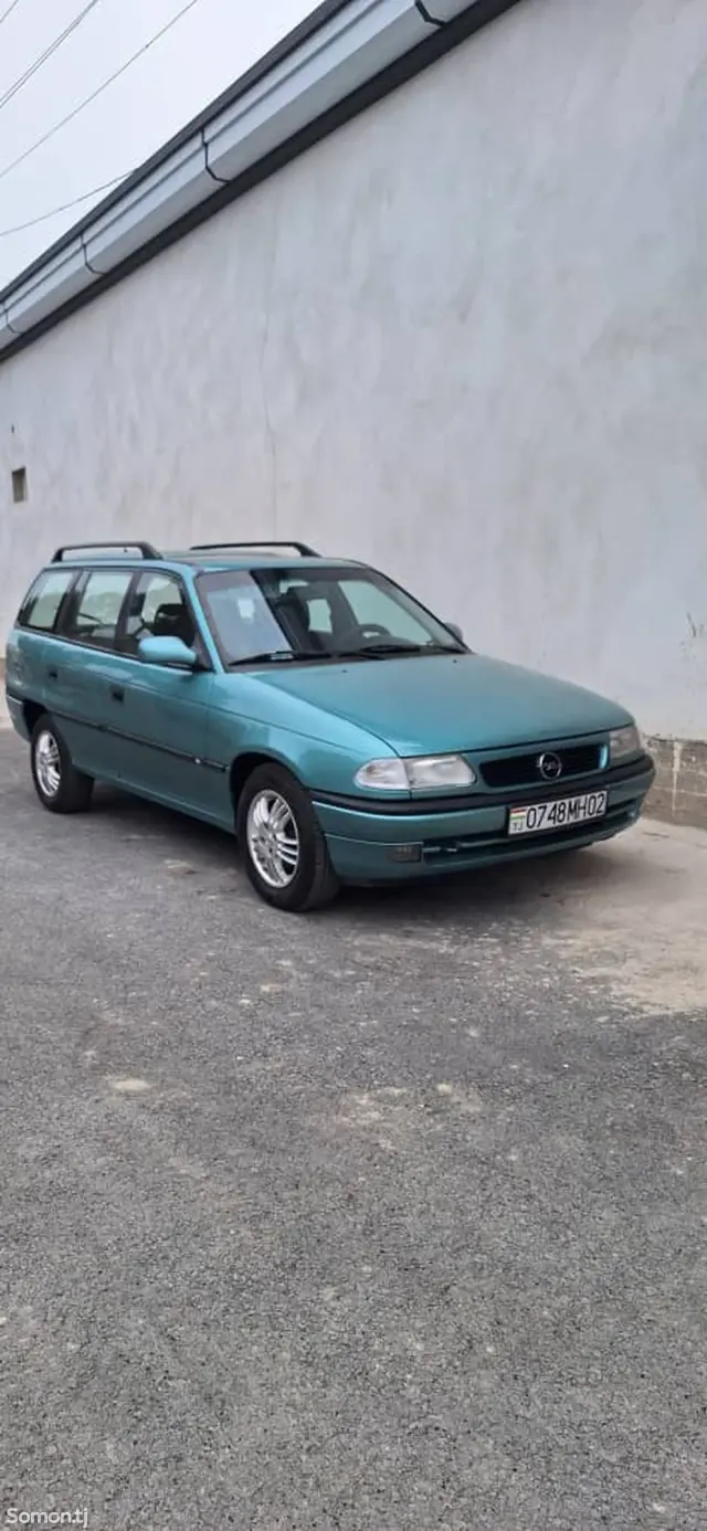 Opel Astra F 1996 · 1.6 MT