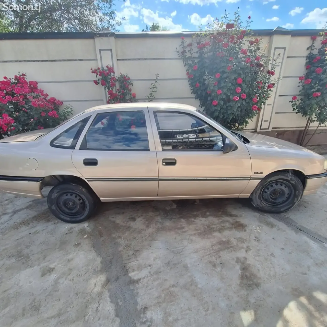 Opel Vectra A 1992 · 1.6 MT
