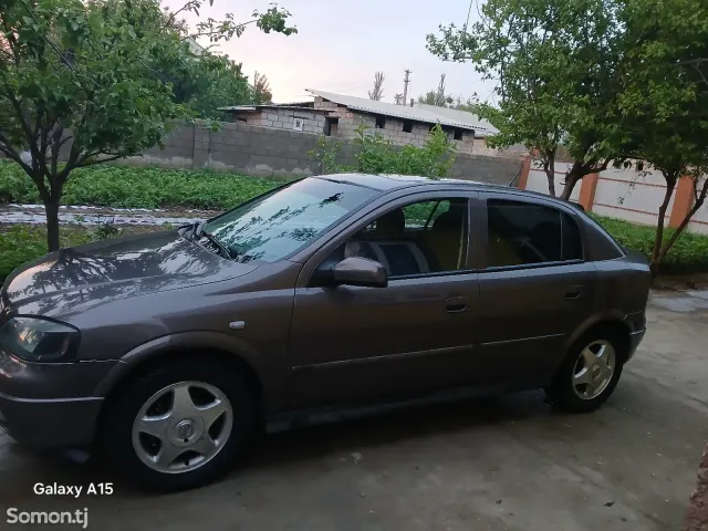 Opel Astra G 1998 · 1.6 MT