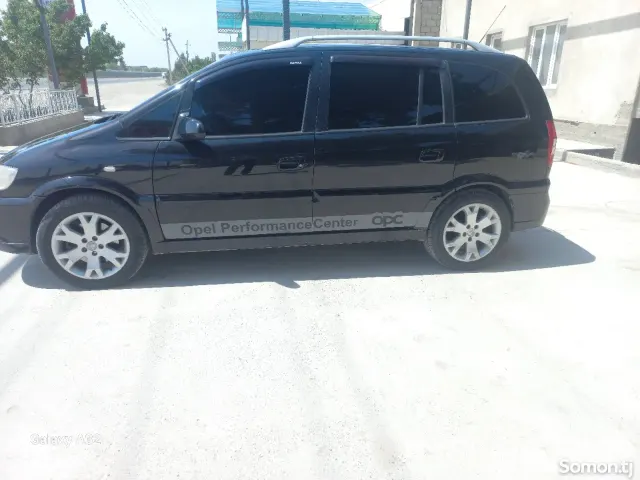 Opel Zafira 2002 · 1.8 MT