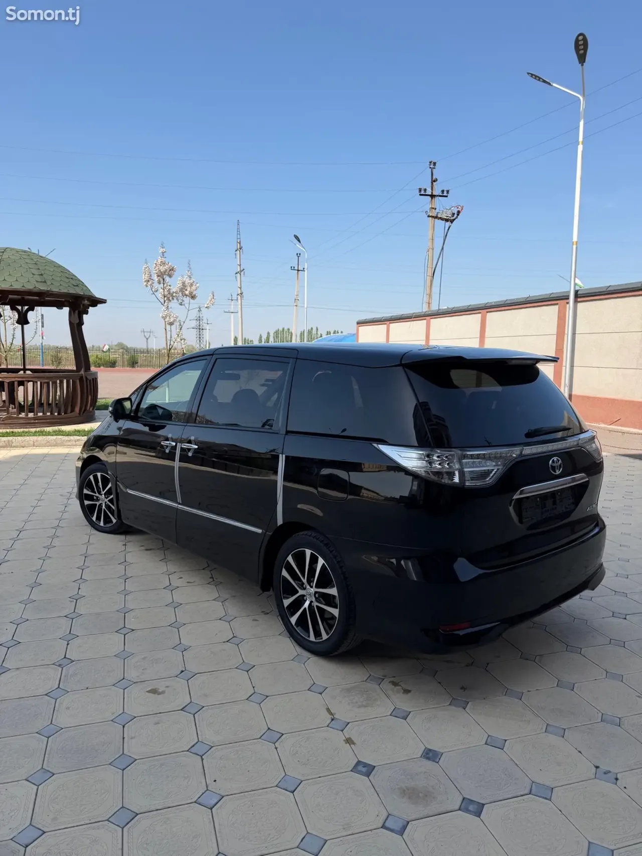 Toyota Estima 2014 · 2.4 AT