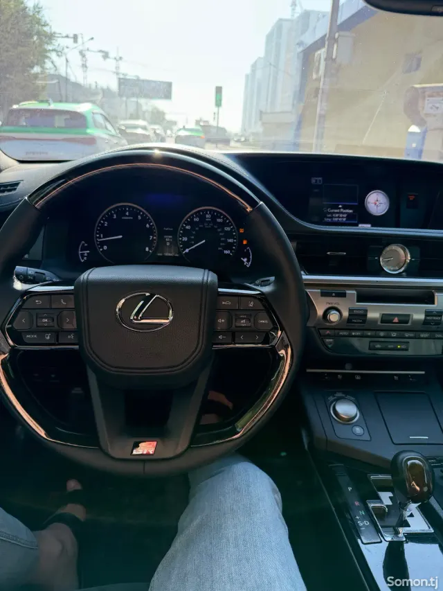 Lexus ES series 2014 · 3.5 AT