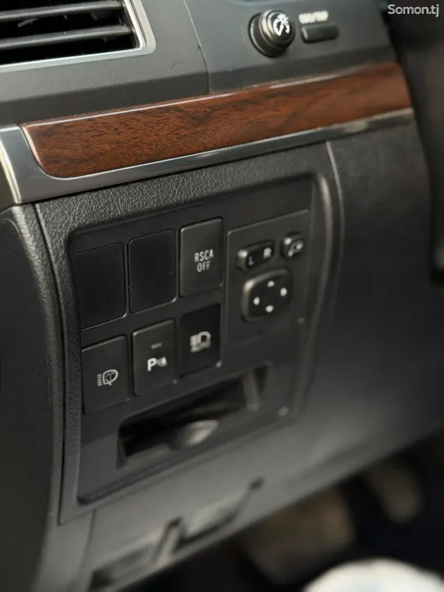 Toyota Land Cruiser 2016 · 4.6 AT