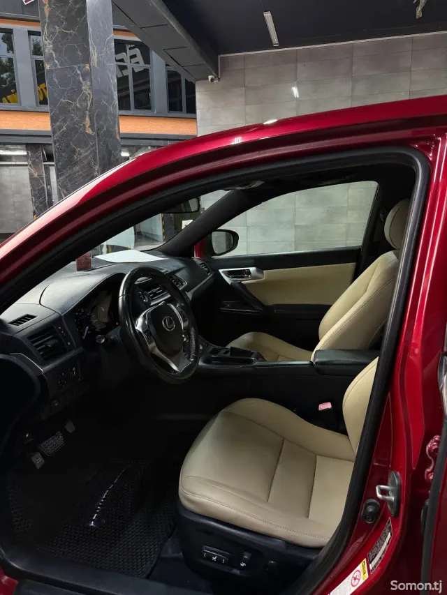 Lexus CT series 2014 · 2.0 AT