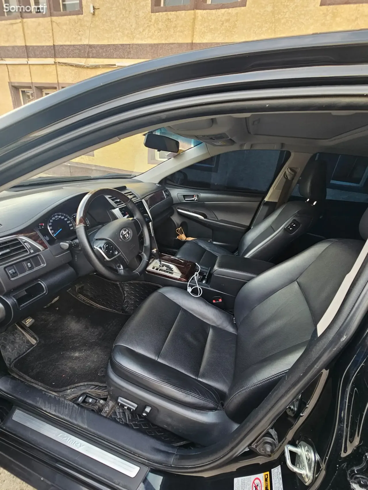Toyota Camry 2016 · 2.0 AT
