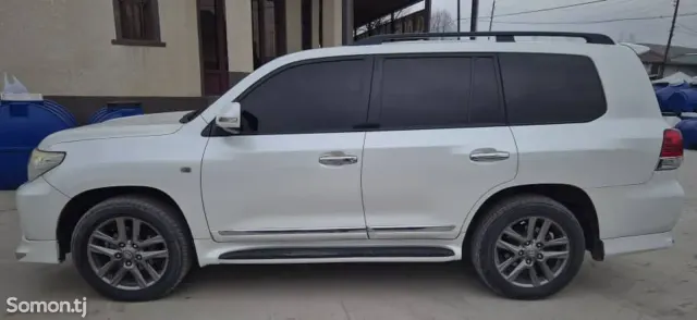 Toyota Land Cruiser 2011 · 0.4 AT