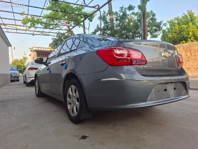 Chevrolet Cruze 2015 · 1.7 AT