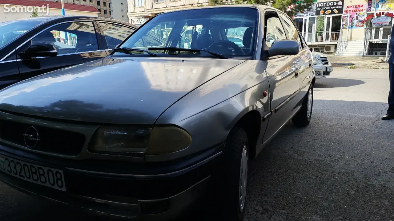 Opel Astra F 1996 · 1.6 MT