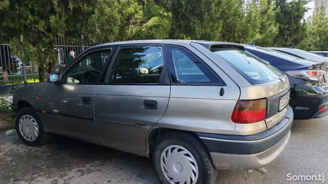 Opel Astra F 1996 · 1.6 MT