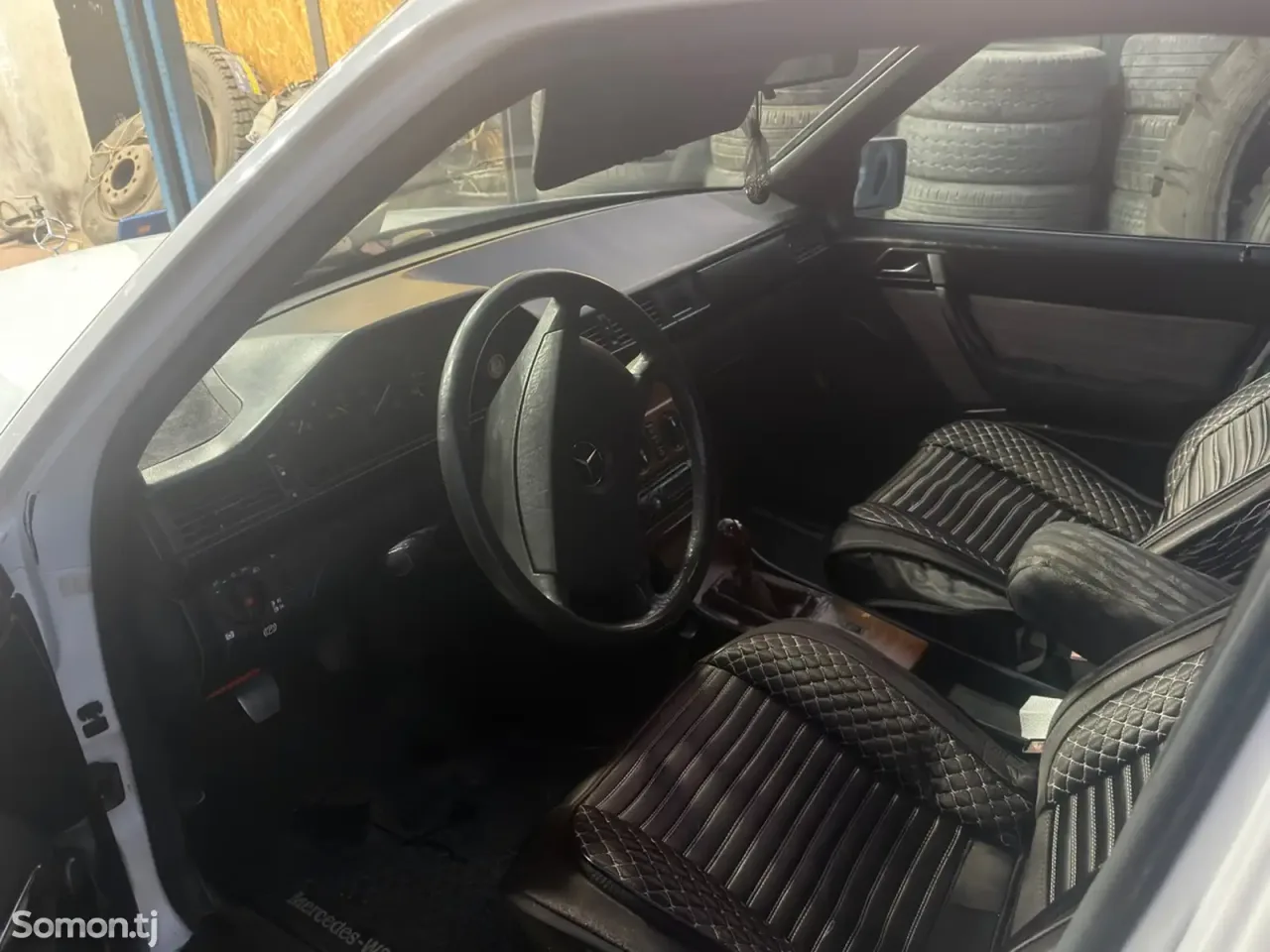 Mercedes-Benz W124 1988 · 2.0 MT