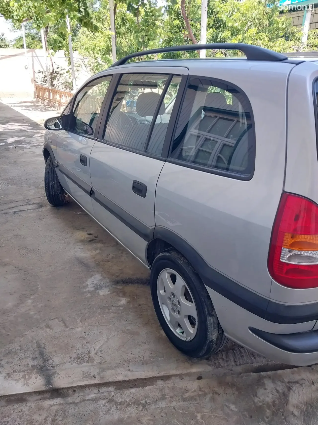 Opel Zafira 2002 · 1.8 MT