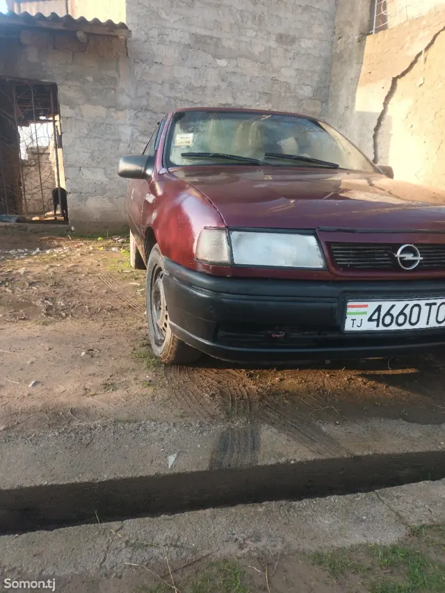 Opel Vectra A 1992 · 1.6 MT