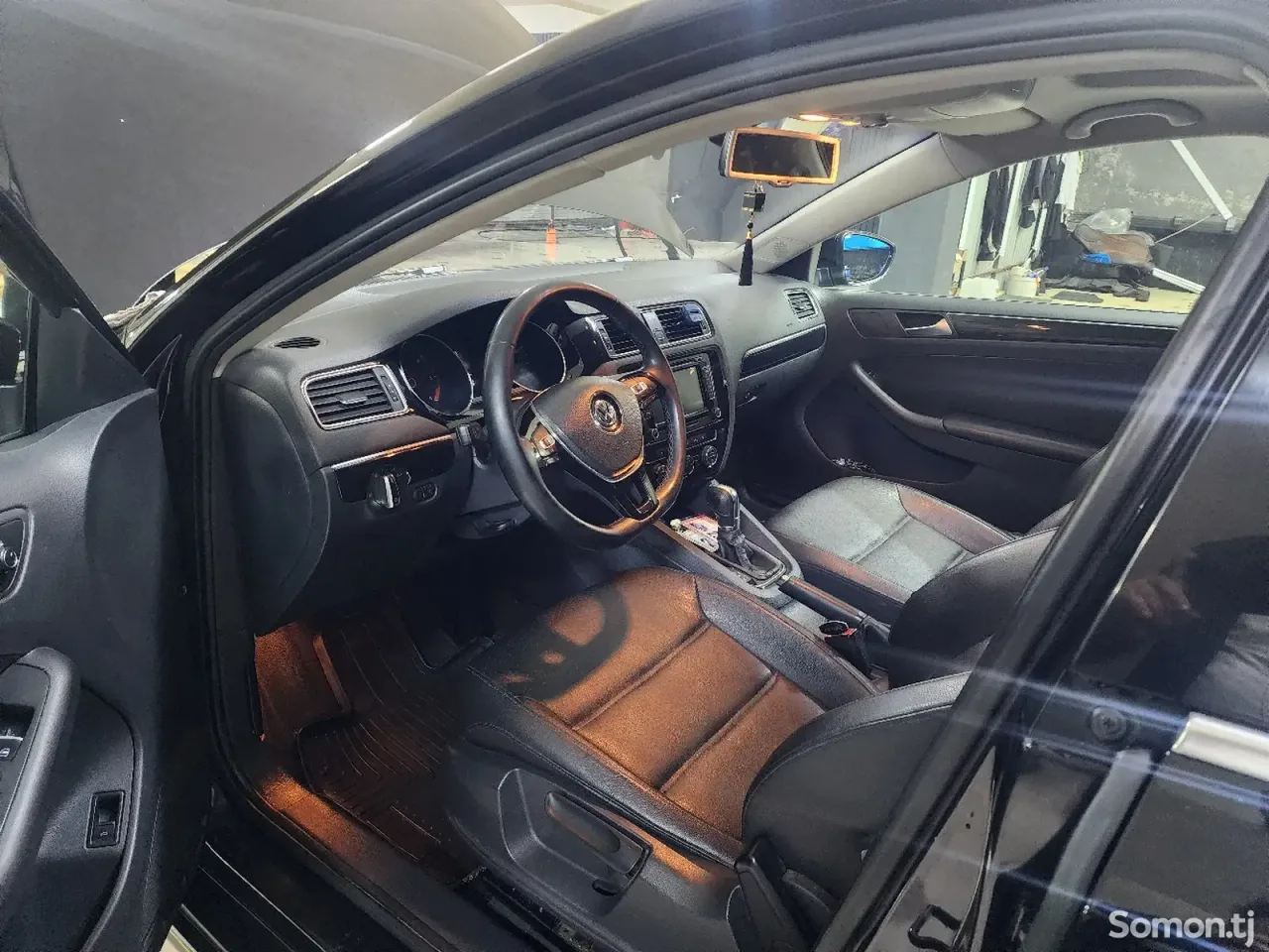 Volkswagen Jetta 2015 · 2.0 AT