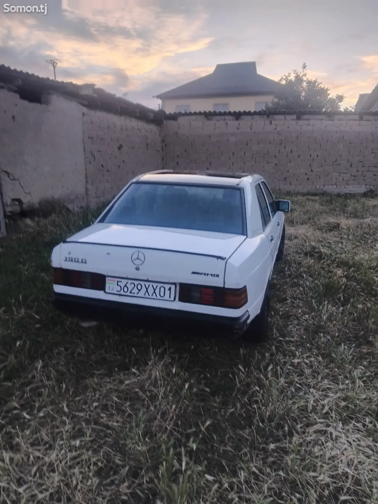 Mercedes-Benz W201 1985 · 2.0 AT