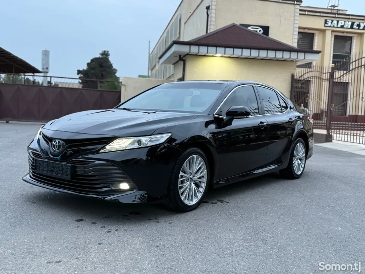 Toyota Camry 2020 · 2.0 AT