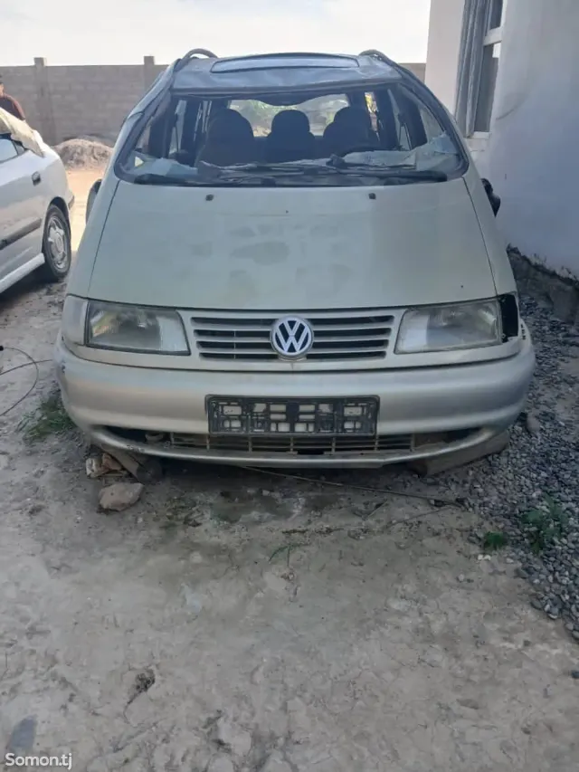 Volkswagen Sharan 1997 · 1.8 MT