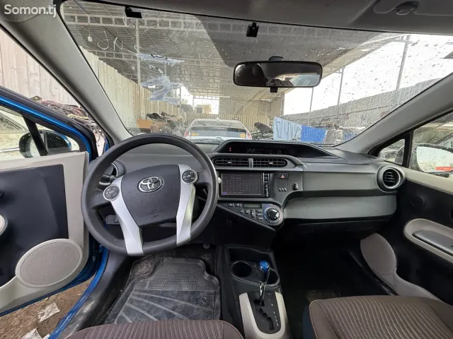 Toyota Aqua 2014 · 1.5 AT