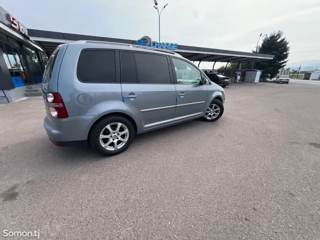 Volkswagen Touran 2007 · 1.4 AT