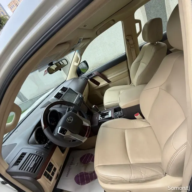 Toyota Land Cruiser Prado 2015 · 4.0 AT