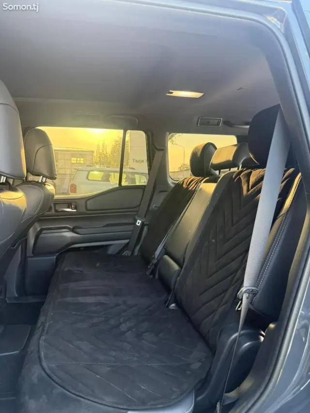 Toyota Land Cruiser Prado 2025 · 2.4 AT