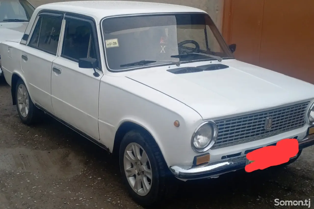 Lada (ВАЗ) 2111 1980 · 0.6 MT