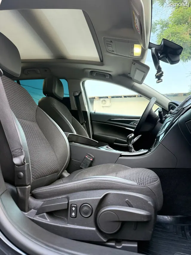 Opel Insignia 2015 · 2.2 MT